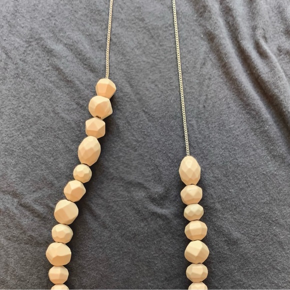 JCREW necklace, a modern substitute for pearls - Picture 3 of 7